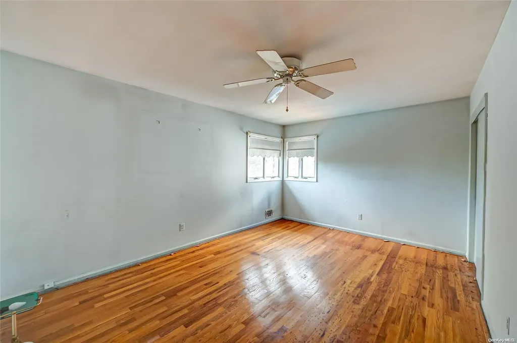 48 Boulevard Avenue West Islip NY 11795