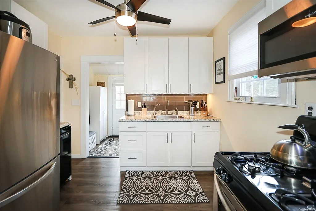46 Pine Street Islip NY 11751