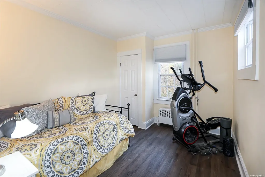 46 Pine Street Islip NY 11751