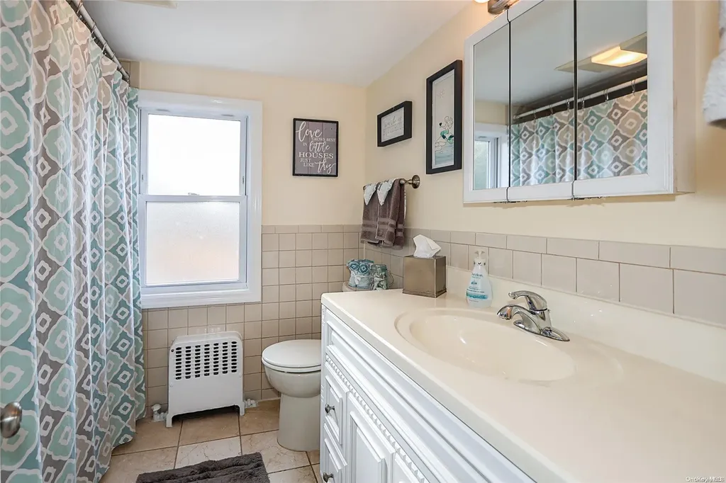 46 Pine Street Islip NY 11751