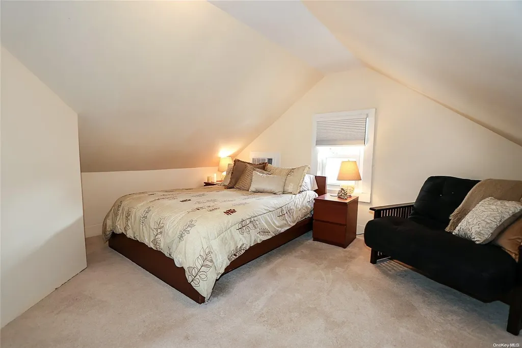 46 Pine Street Islip NY 11751