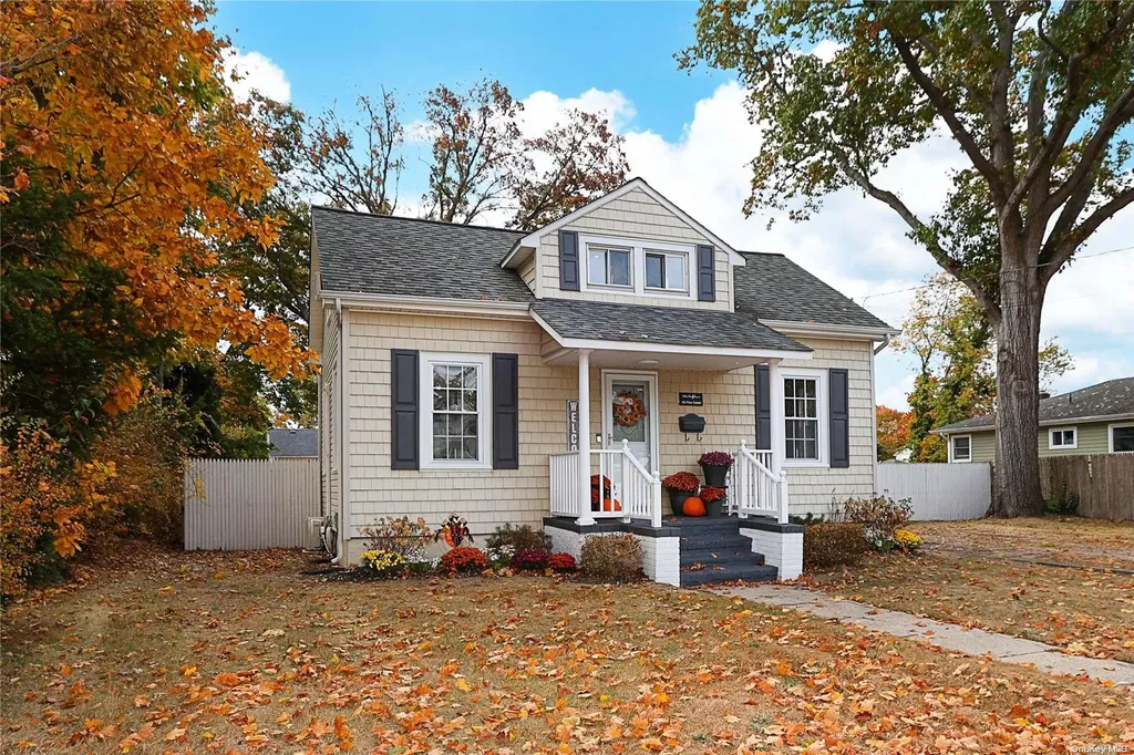 46 Pine Street Islip NY 11751
