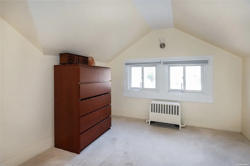 46 Pine Street Islip NY 11751