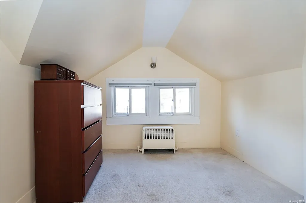 46 Pine Street Islip NY 11751