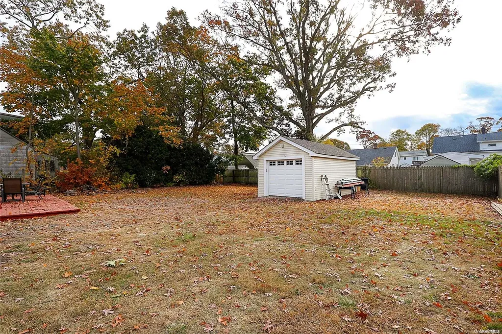 46 Pine Street Islip NY 11751