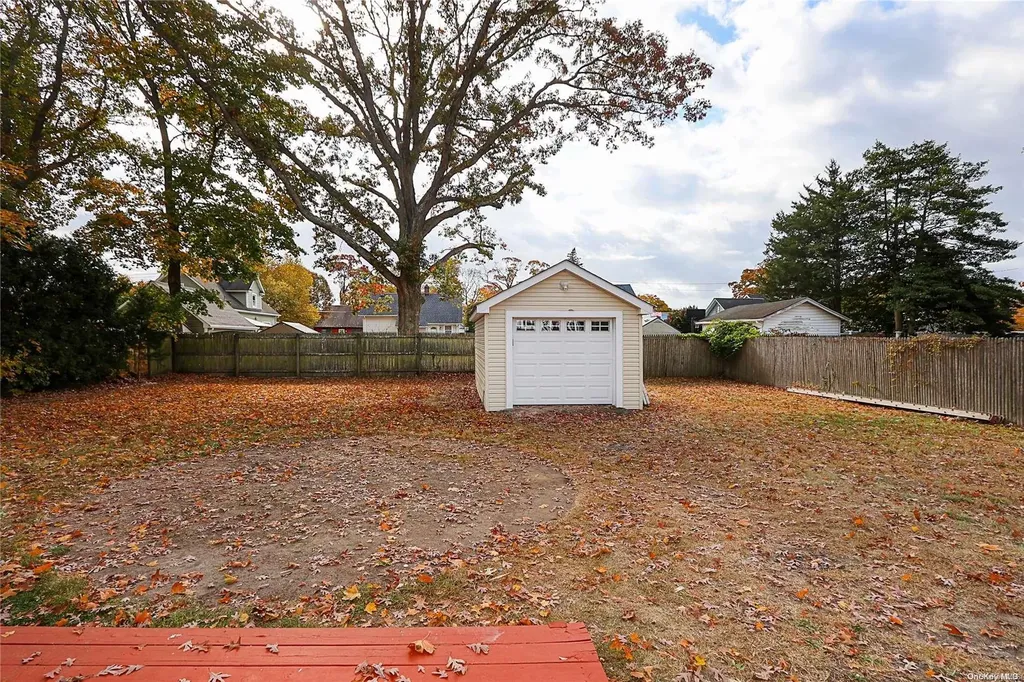 46 Pine Street Islip NY 11751