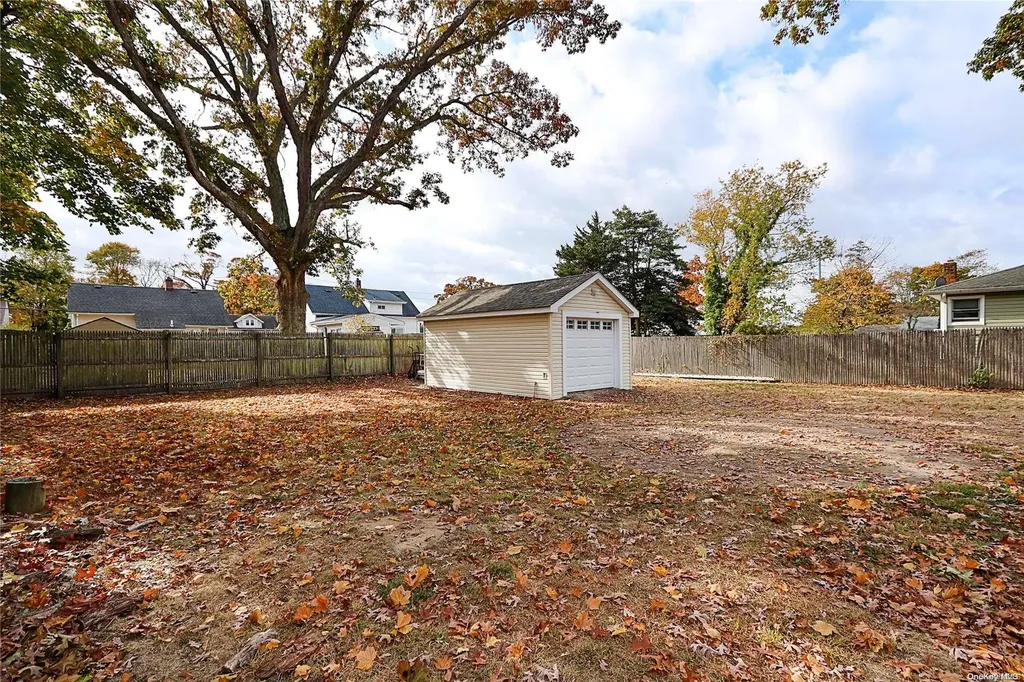 46 Pine Street Islip NY 11751