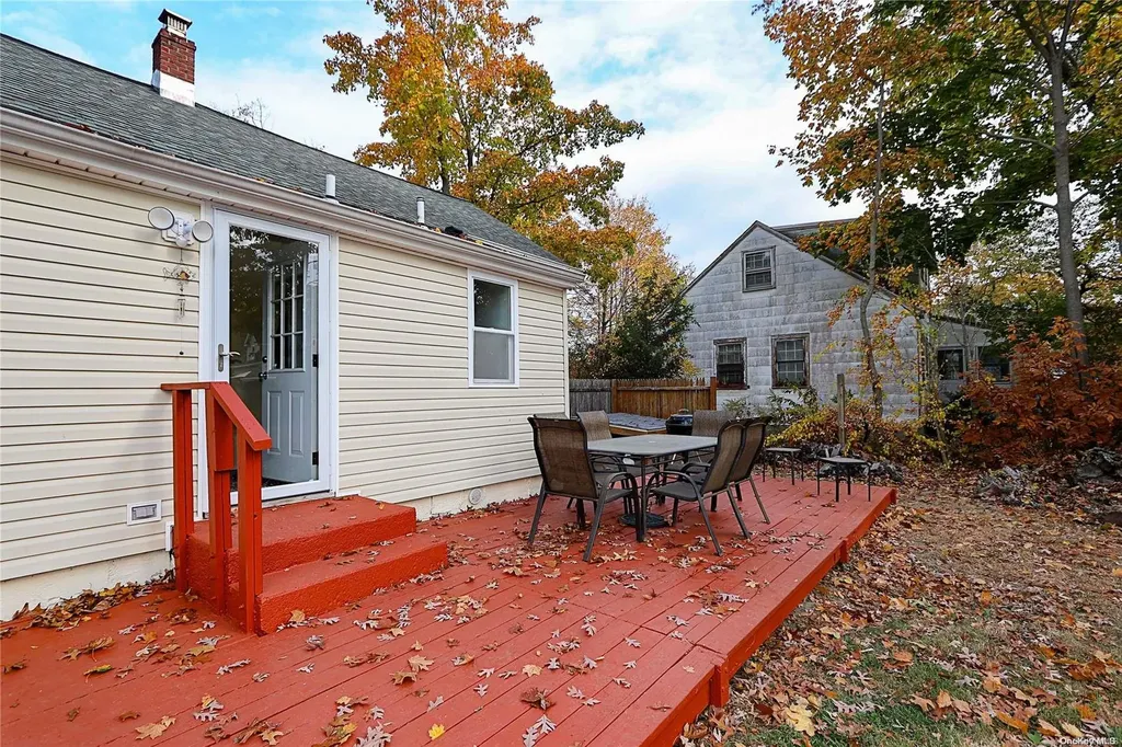 46 Pine Street Islip NY 11751