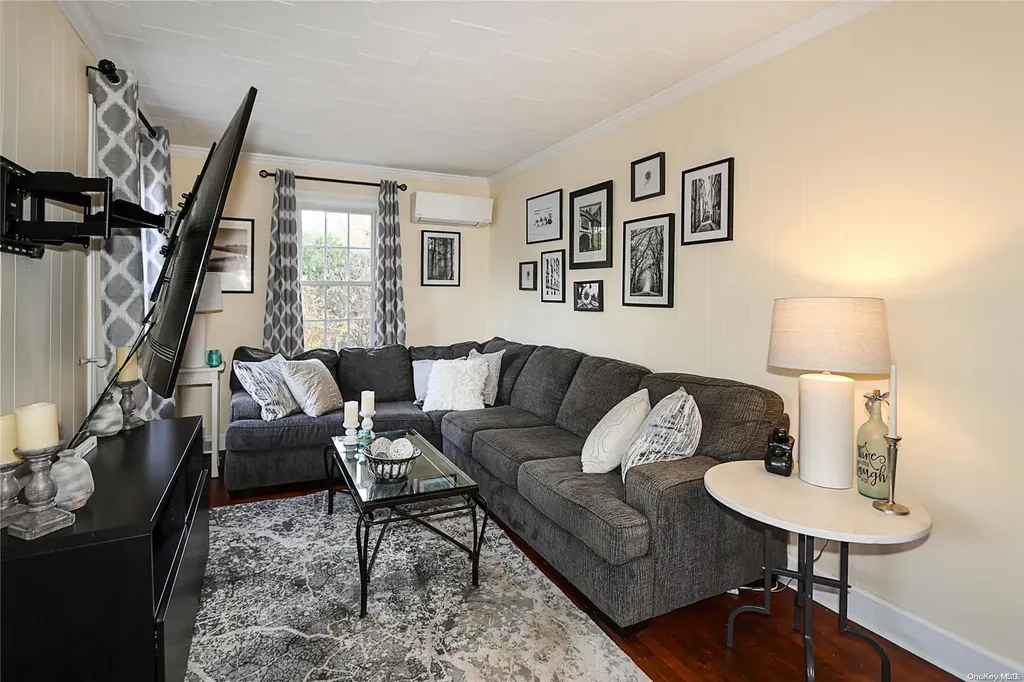 46 Pine Street Islip NY 11751