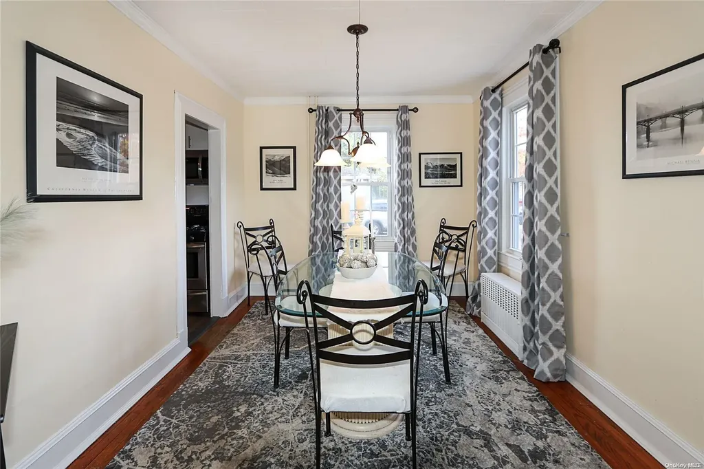 46 Pine Street Islip NY 11751