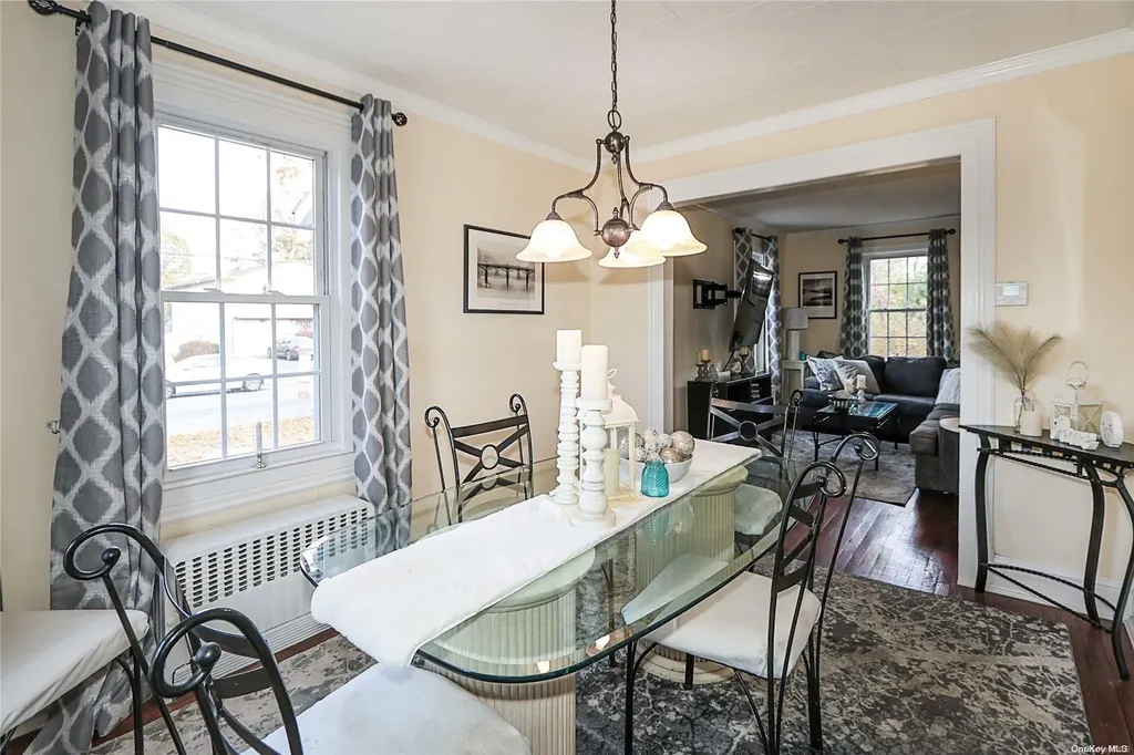 46 Pine Street Islip NY 11751
