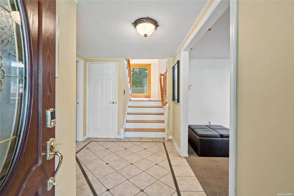 34 Daniel Drive Glen Cove NY 11542