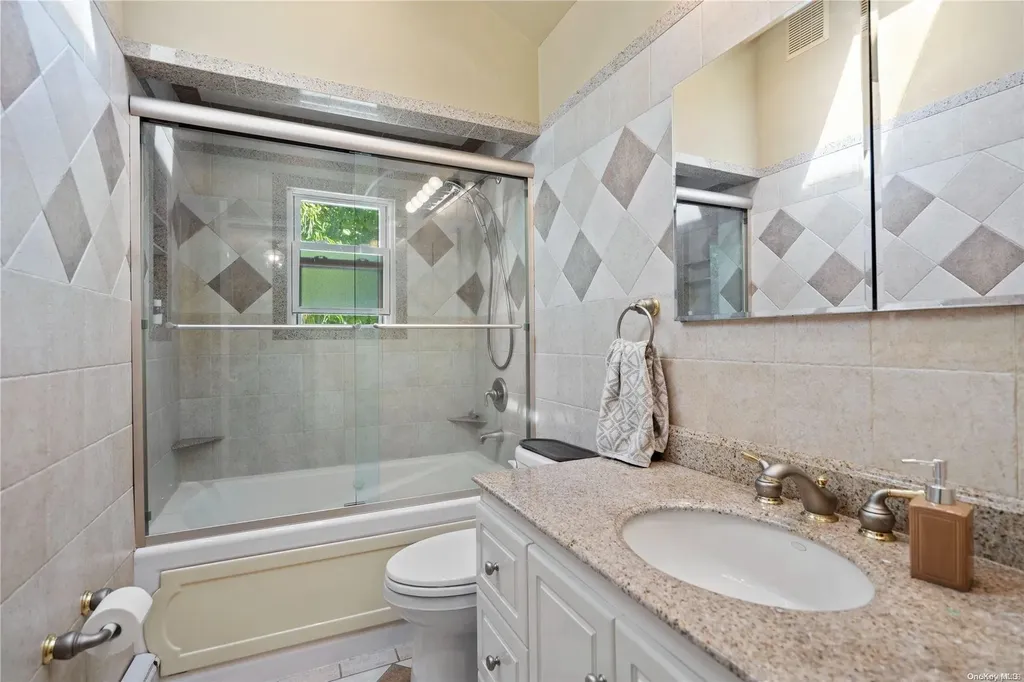 34 Daniel Drive Glen Cove NY 11542