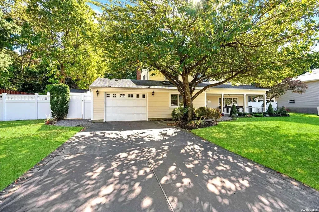 34 Daniel Drive Glen Cove NY 11542