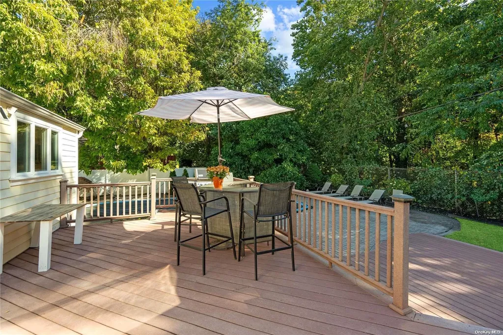 34 Daniel Drive Glen Cove NY 11542