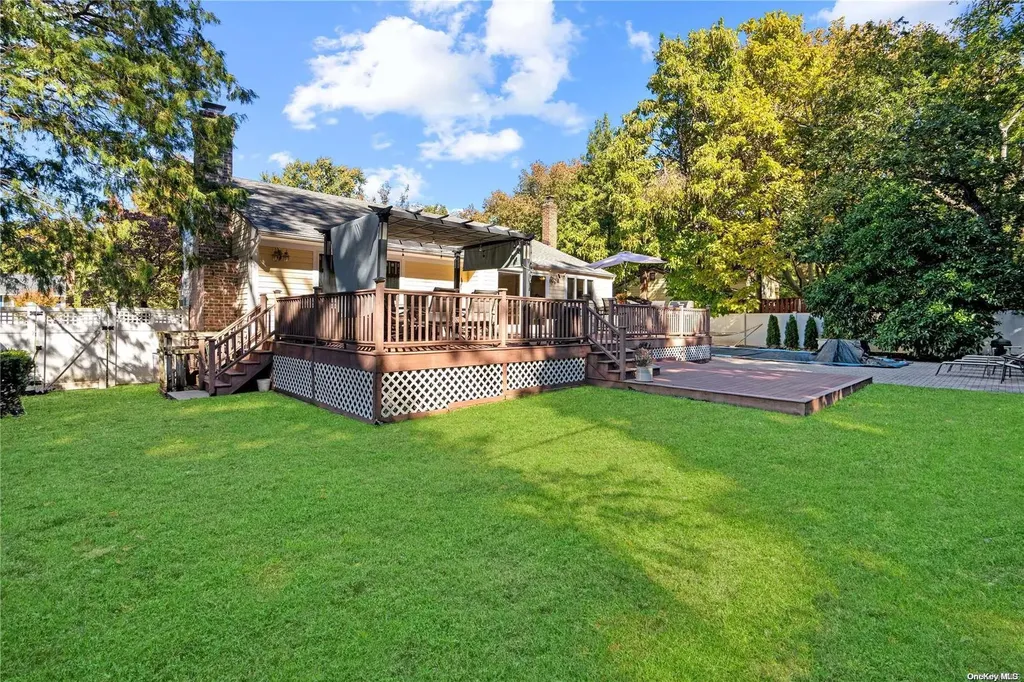 34 Daniel Drive Glen Cove NY 11542