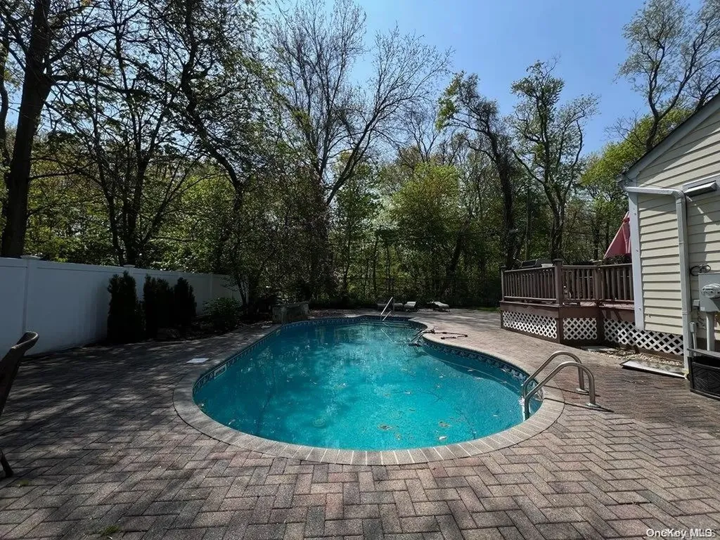 34 Daniel Drive Glen Cove NY 11542