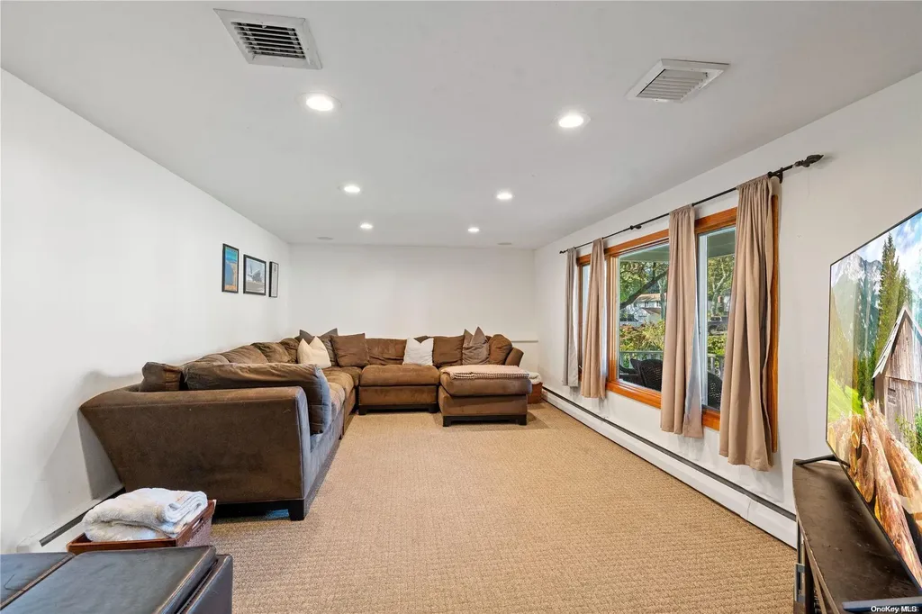 34 Daniel Drive Glen Cove NY 11542