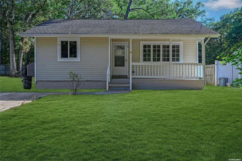 10 Marie Lane Coram NY 11727