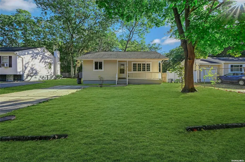 10 Marie Lane Coram NY 11727