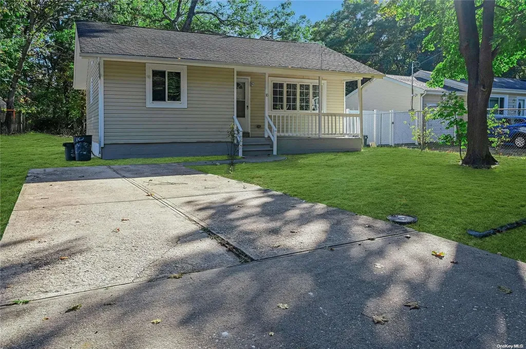 10 Marie Lane Coram NY 11727