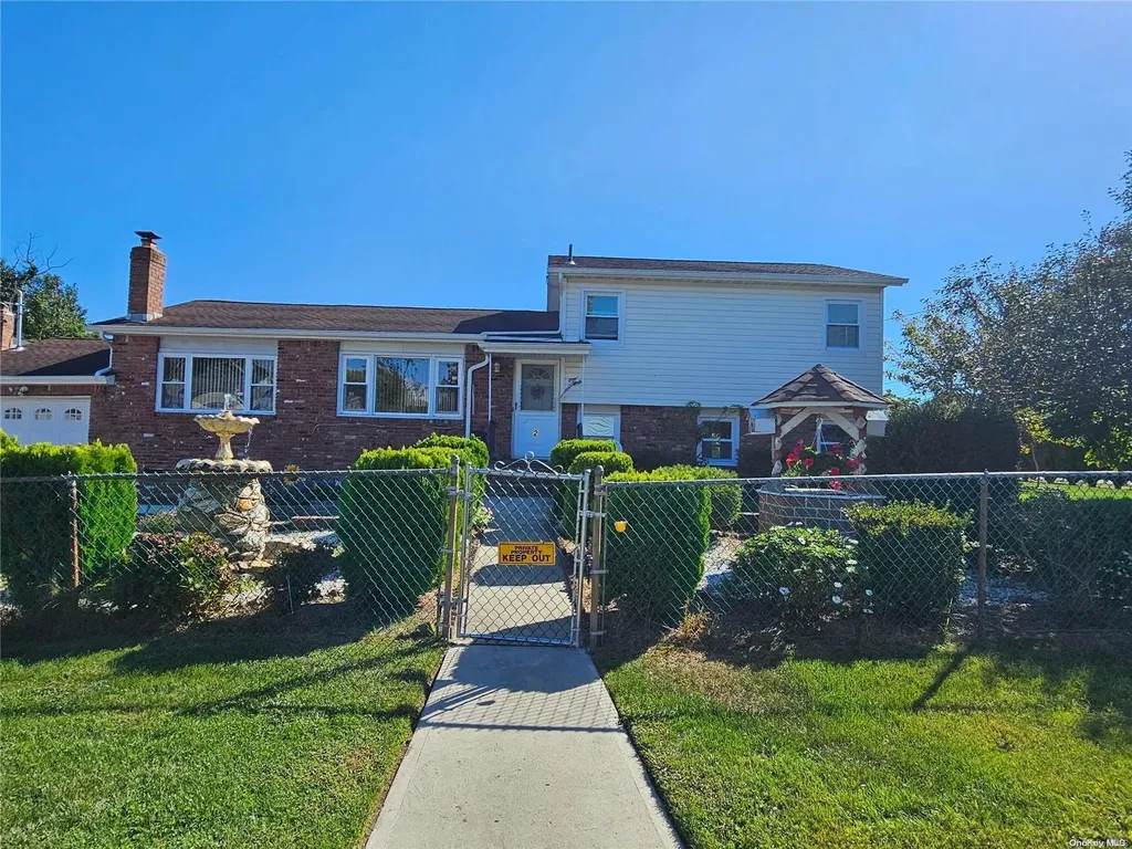 2 Ticino Place Copiague NY 11726