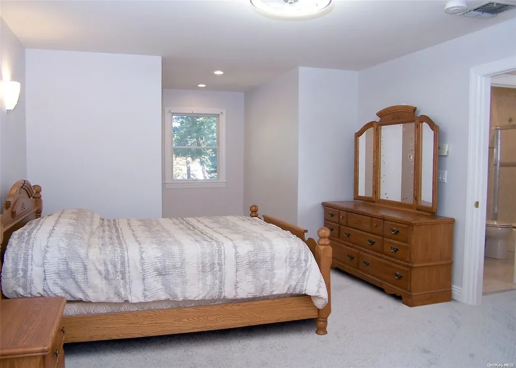 116 Raynor Road Ridge NY 11961