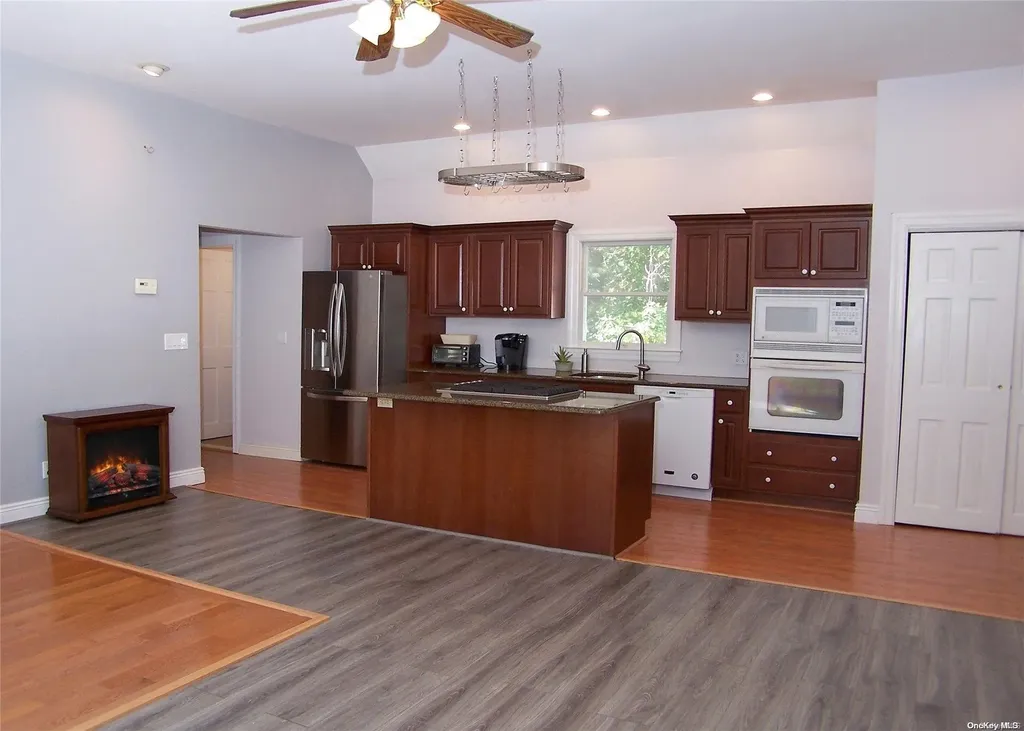 116 Raynor Road Ridge NY 11961