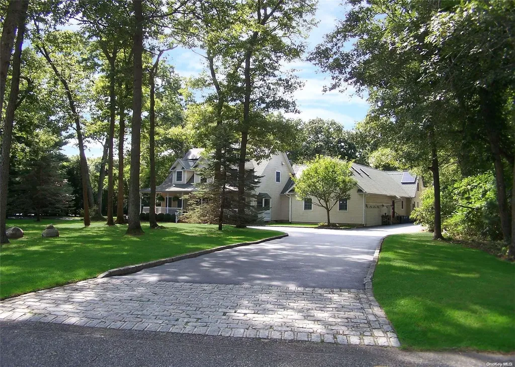 116 Raynor Road Ridge NY 11961