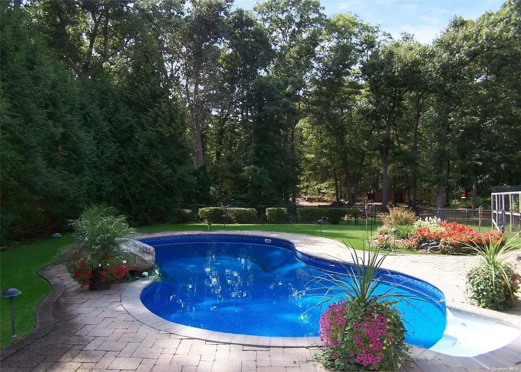 116 Raynor Road Ridge NY 11961