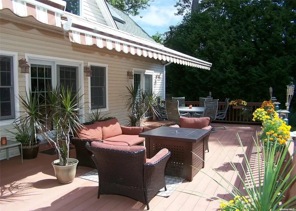 116 Raynor Road Ridge NY 11961