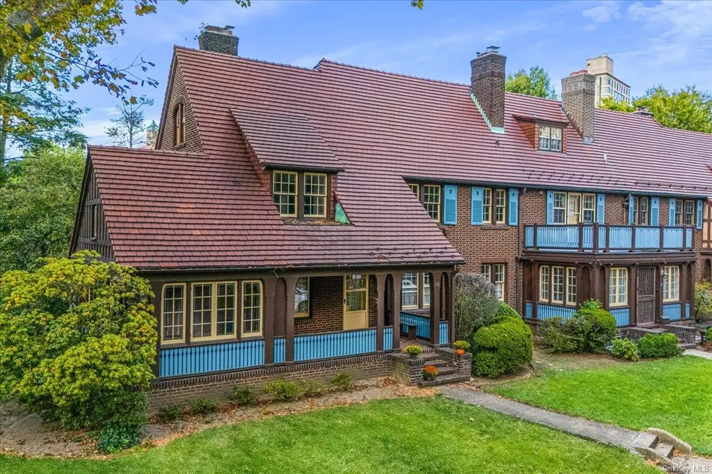 12 Middlemay Circle Forest Hills NY 11375