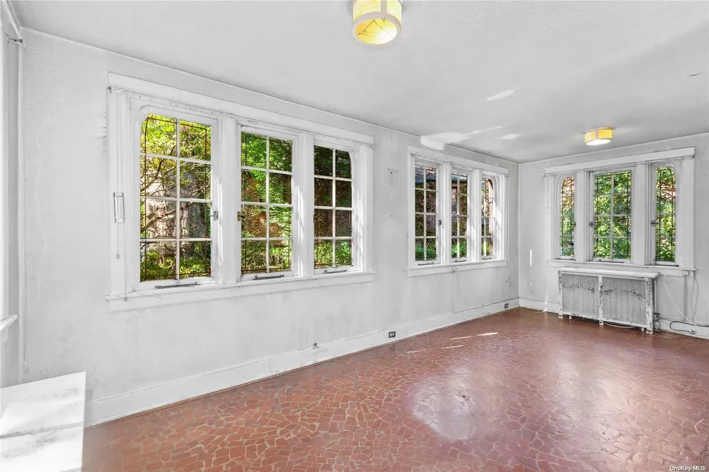 12 Middlemay Circle Forest Hills NY 11375