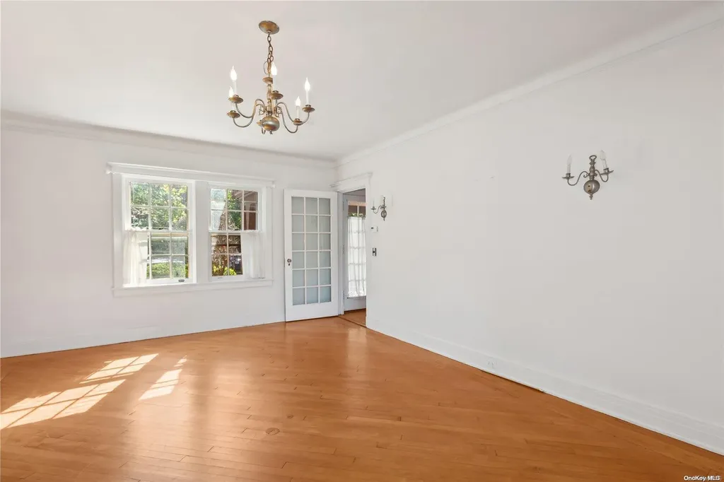 12 Middlemay Circle Forest Hills NY 11375