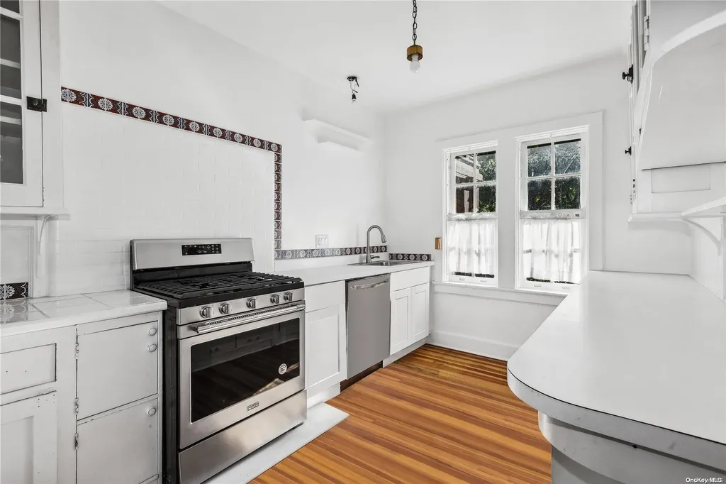 12 Middlemay Circle Forest Hills NY 11375