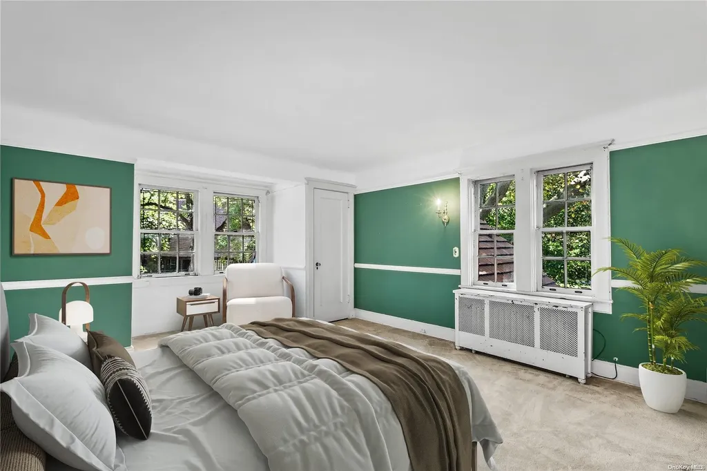 12 Middlemay Circle Forest Hills NY 11375