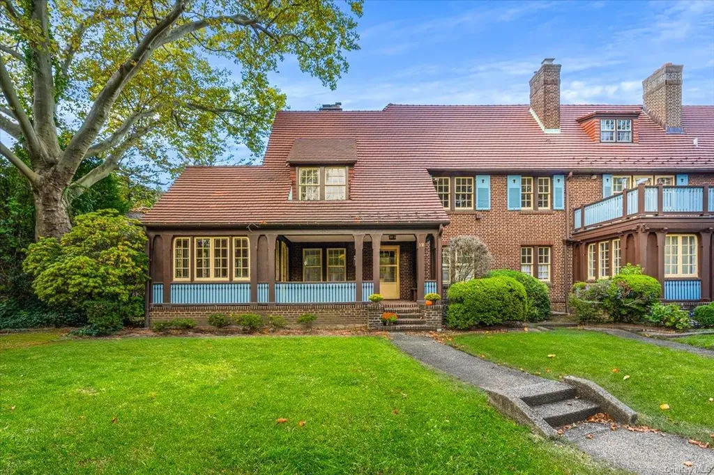 12 Middlemay Circle Forest Hills NY 11375