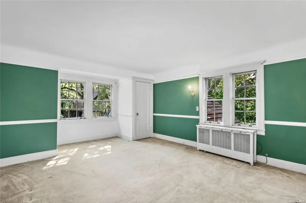 12 Middlemay Circle Forest Hills NY 11375