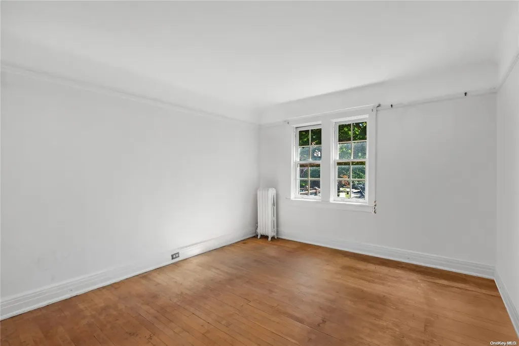 12 Middlemay Circle Forest Hills NY 11375