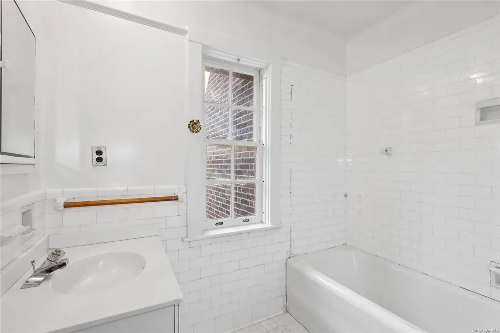 12 Middlemay Circle Forest Hills NY 11375