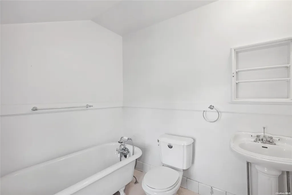 12 Middlemay Circle Forest Hills NY 11375