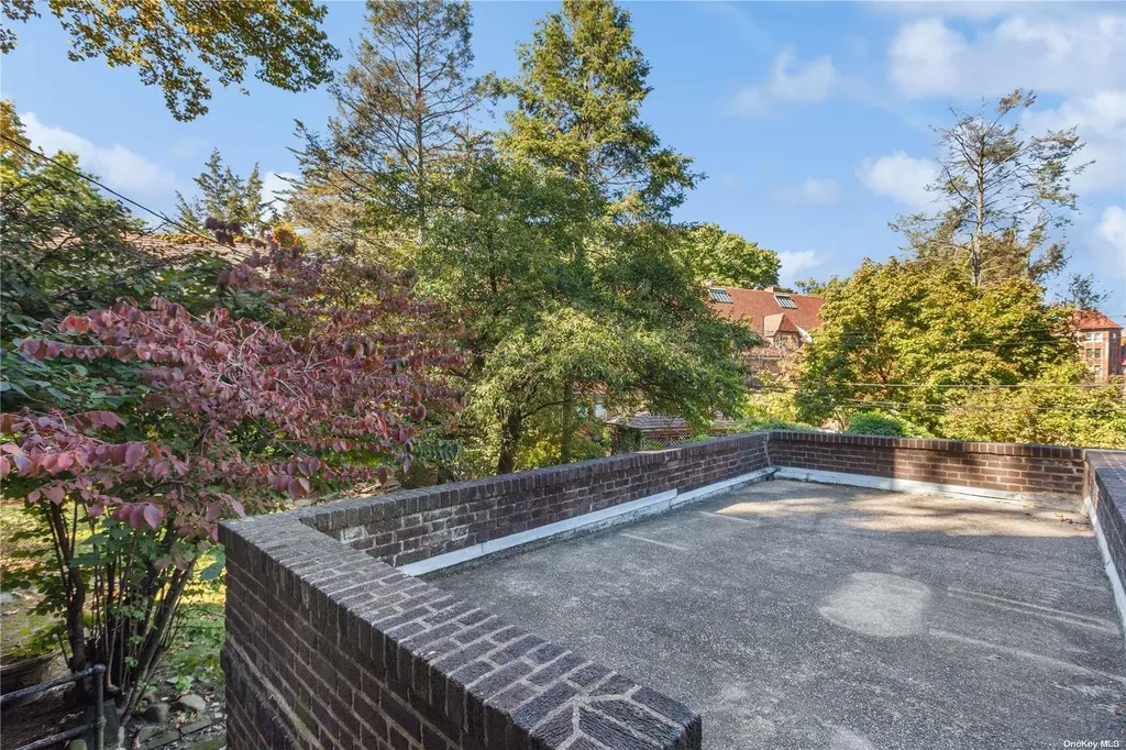 12 Middlemay Circle Forest Hills NY 11375