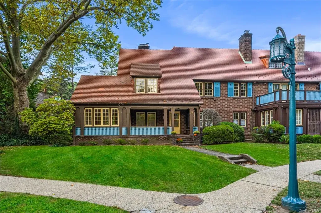 12 Middlemay Circle Forest Hills NY 11375