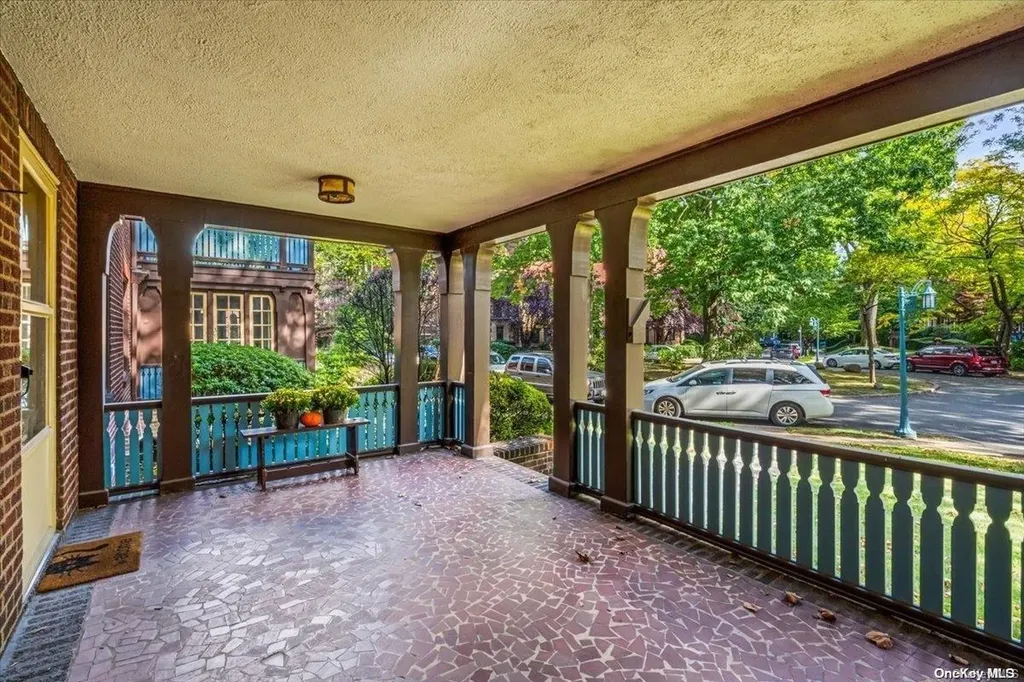 12 Middlemay Circle Forest Hills NY 11375