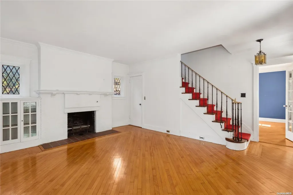 12 Middlemay Circle Forest Hills NY 11375
