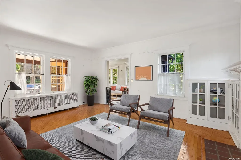12 Middlemay Circle Forest Hills NY 11375