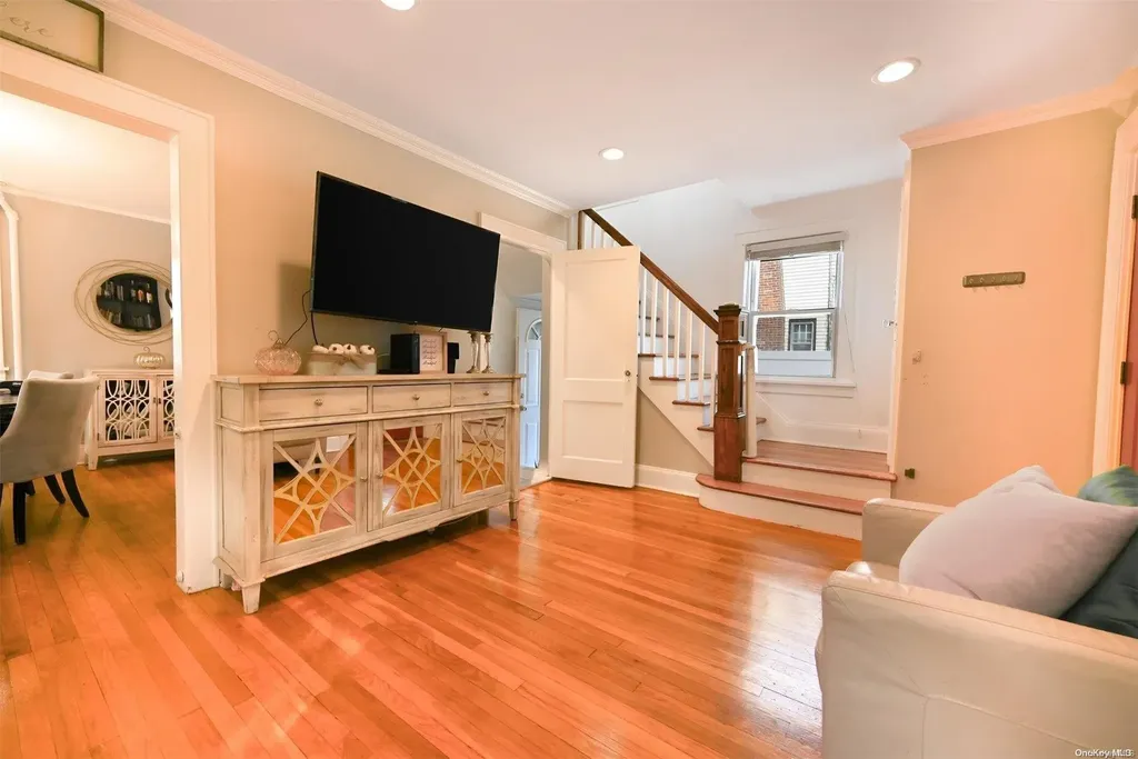 110 Parsons Drive Hempstead NY 11550