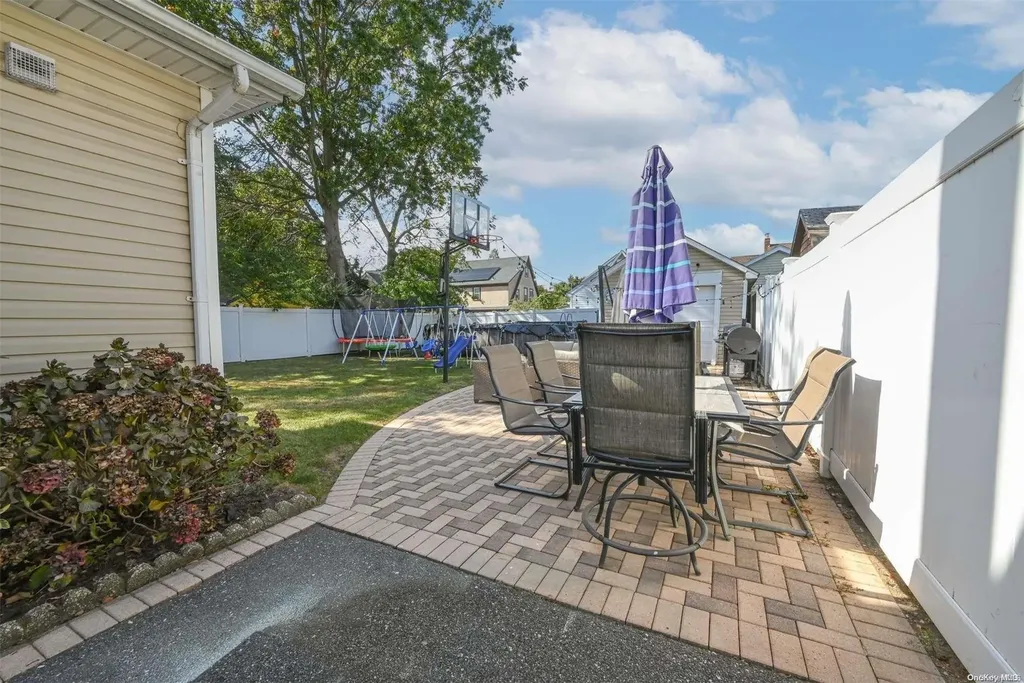 110 Parsons Drive Hempstead NY 11550