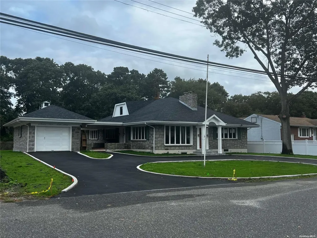 93 Lake Street Islip NY 11751