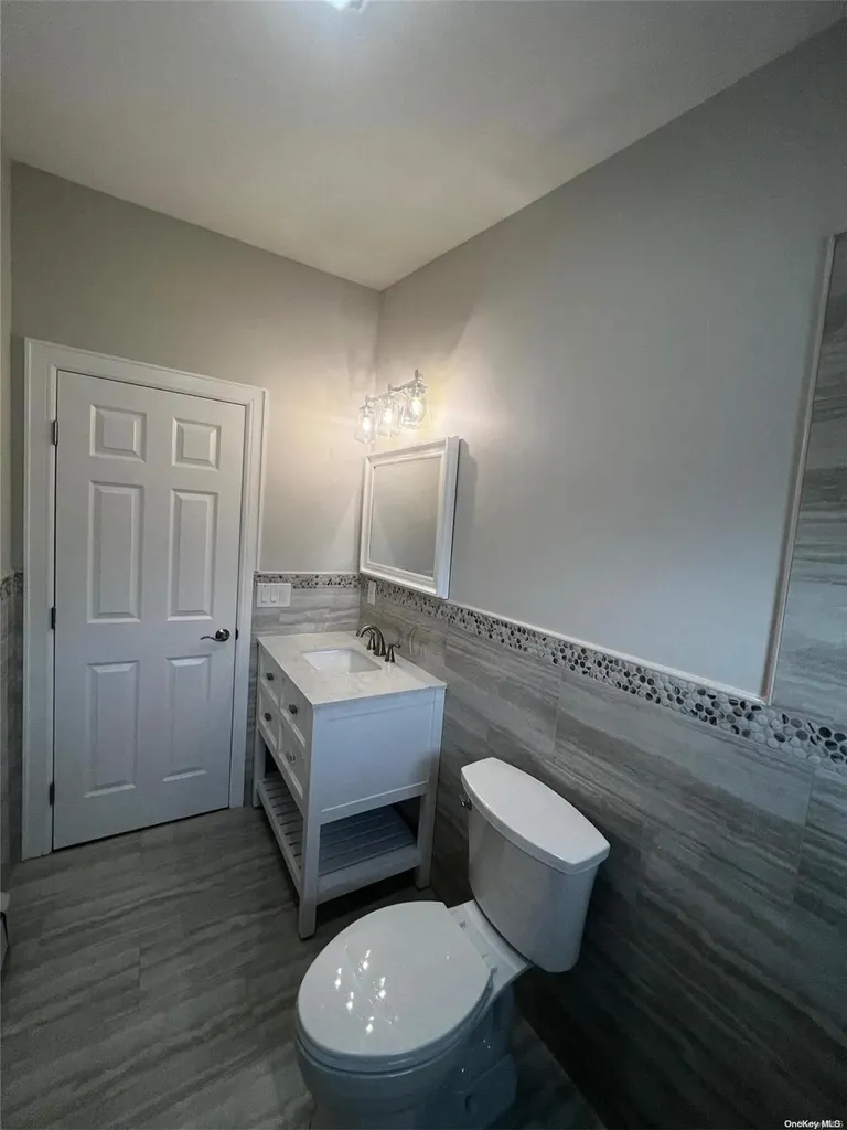 93 Lake Street Islip NY 11751